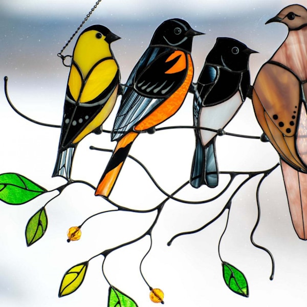 Koristeellinen käsintehty värikäs kolibri-ikkunakoriste