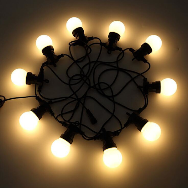 G50 varmt ljus + mjölkvit skal 5 meter 10 lampa (24V lågspänning)