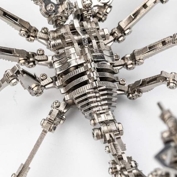 Vuxen metallmodellset Robot insekt skorpion 3D stål färdig