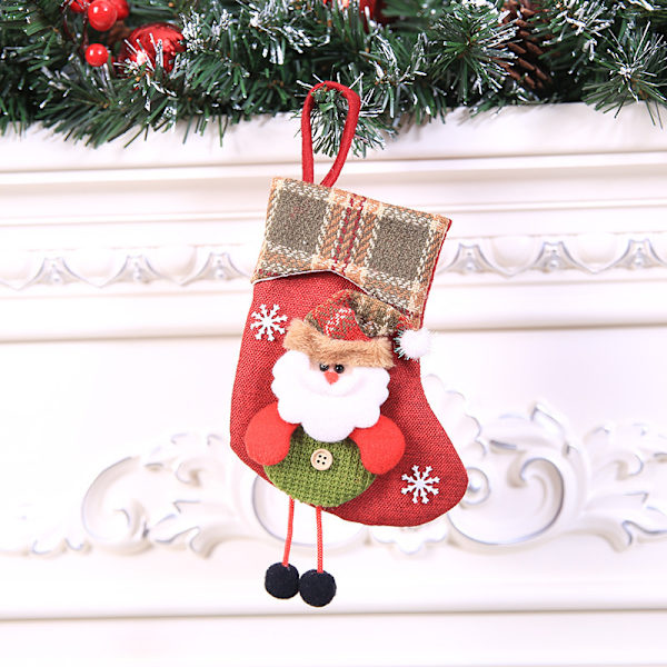 4 stycken julstrumpor att hänga, godispåse, tomte, snögubbe