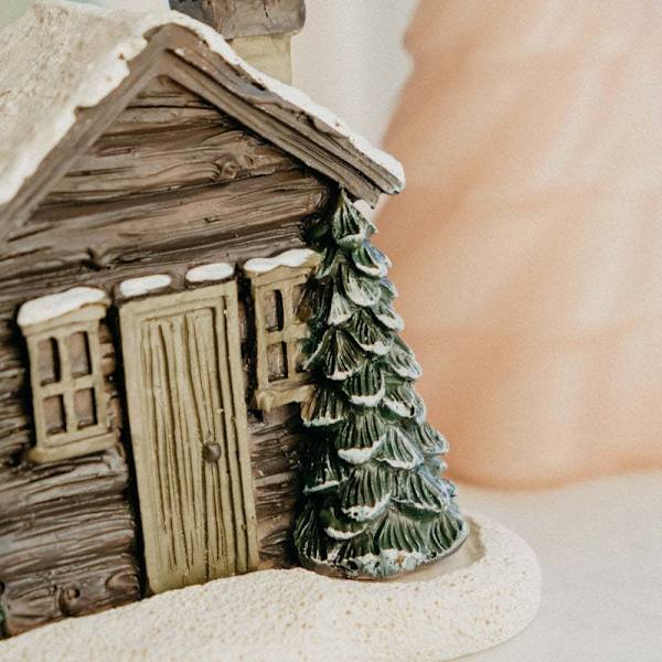 Julelandsbyhuse Røgelsesbrænder, Resin Julehytte I