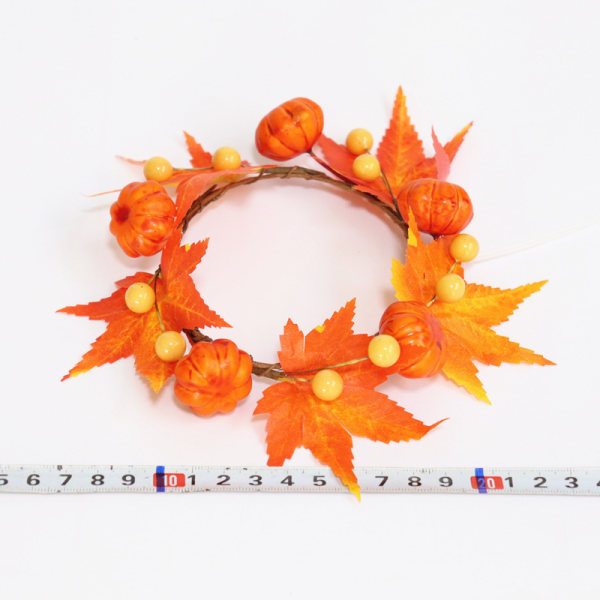 <p>Small 8cm maple leaf candle ring</p> <p>Inner diameter: about