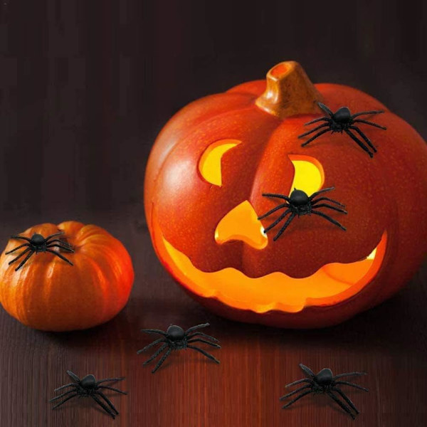 Svarte plast edderkopper, 100 stk Halloween falske edderkopper for Haun