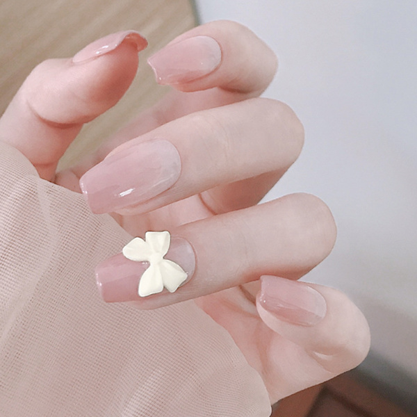 60 st. nagelkonsttillbehör i form av rosetter, vita och svarta