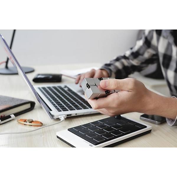 Stressavlastande spel - Infinity Cube Fidget Toy för barn och vuxna