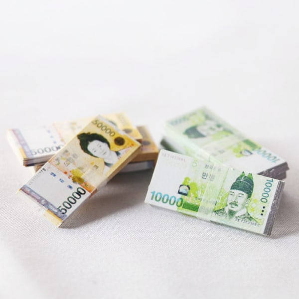 80 simulerede magiske genstande af vundne mikrokoreanske valutasedler (5W vundet)
