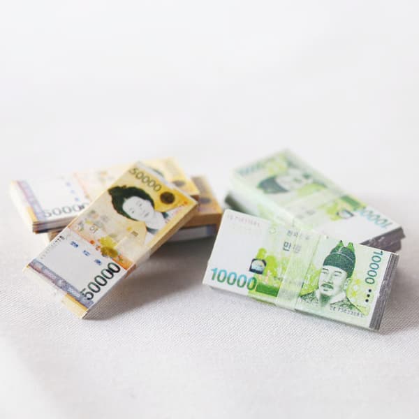 80 simuloitua taikaesineen Won Micro Korean Currency Banknotes (5W won)