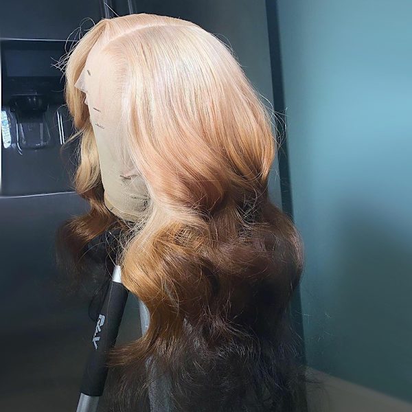 Dame parykk blonde blonde ombre brun langt krøllete hår kjemisk fiber midtdeling høy temperatur silke headset