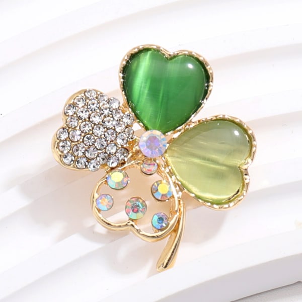Pieces Fashion Klöver Brosch, Personlig Brosch med Strass, Kläder