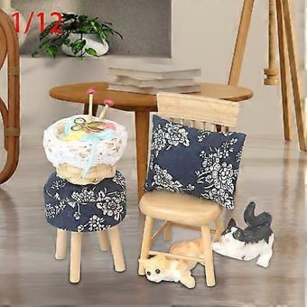1/12 Dockhus Miniatyr Stolsset Trämöbelset med Katter Mini Födelsedagspresenter Mini Rund Pall Stol Leksak för Barn (Stil D)