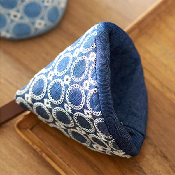 2 st minivärmare blå handbroderade små ugnsvantar värmebeständiga