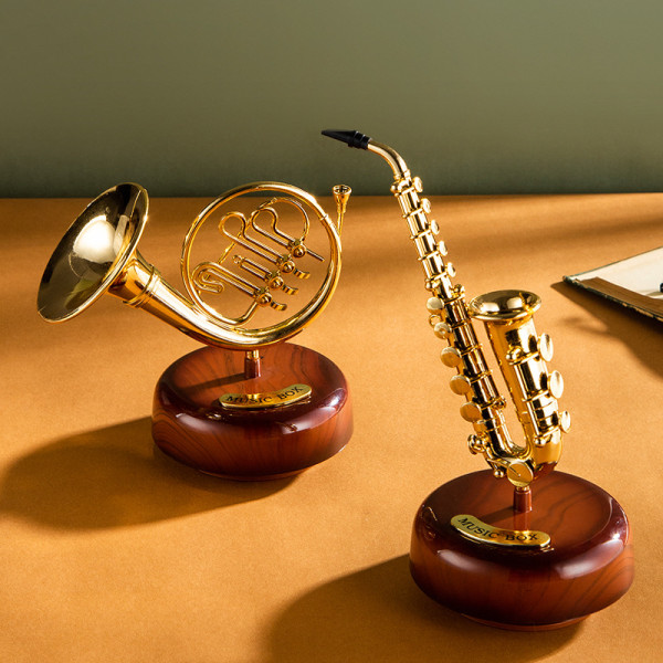 Klassisk musikbox stor staty fransk retro handvevad musik