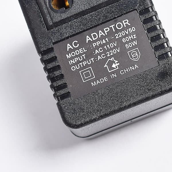 Jännitekonvertteri Jännitekonvertteri 110v / 220v 220v / 110v Teho 50w