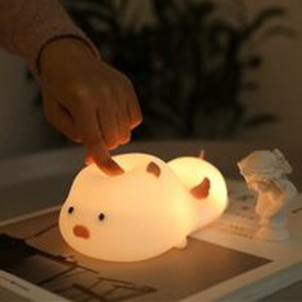 Auringolla toimiva ajastinvalosarja, jossa on unelias söpö sika silikoninen yövalo