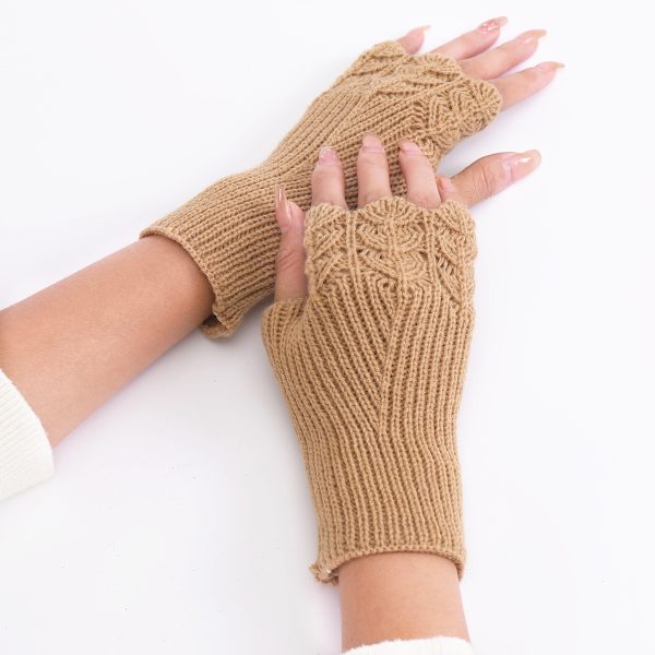 Beige stickade handskar yllehandskar