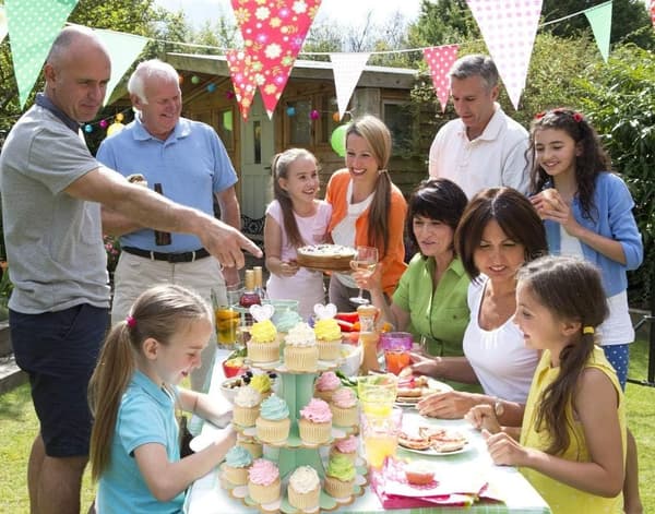 3-etasjes pappkakesstativ Kakefat for babyshower barn