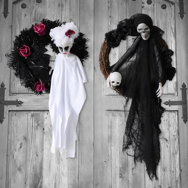 <p>Materiale: stoff + rotting grener + jernledning</p> <p>Prosess: