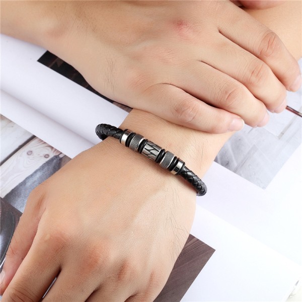 Trendsettende herretilbehør ekte skinn flettet armbånd titan stål magnetisk lås armbånd smykker