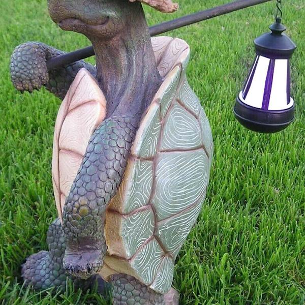 Skildpaddeformet have statue med lampe, 7X6X17cm
