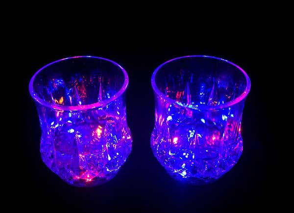 Fire 200ml lysende kopper LED glødende vann diamant kopp furu