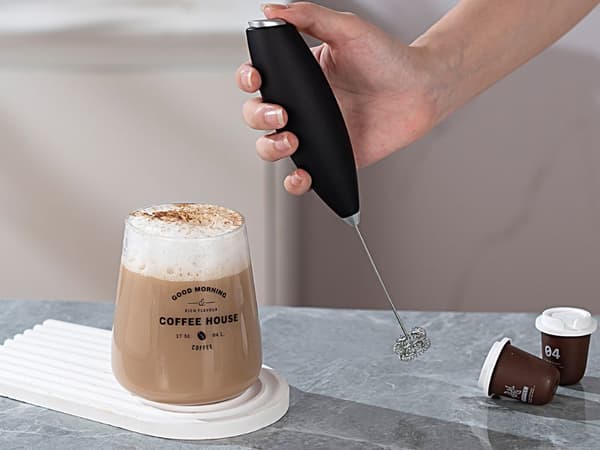 Mini-mjölkskummare med ställ - Elektrisk visp för kaffe
