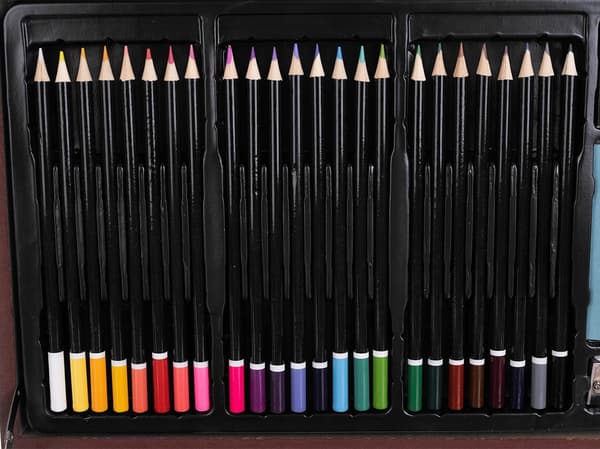 Taiteilijasetti Laukulla - 143 osaa - Kyniä & värejä Multicolor
