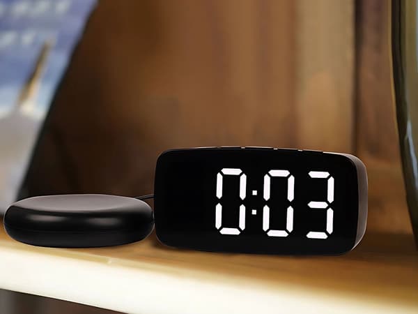 Digital väckarklocka - Med vibrationsplatta och LED-display