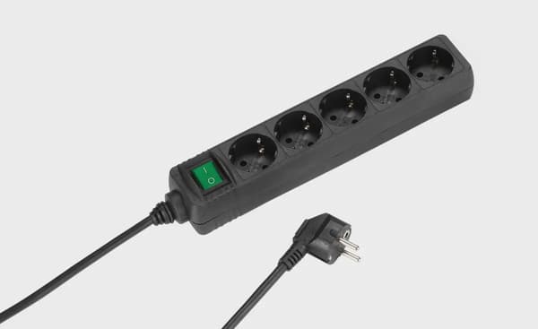 Vivanco Grenuttag 5-vägs 1.4m kabel och strömbrytare Svart