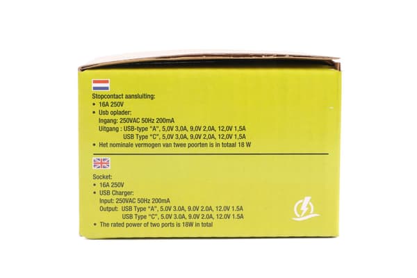 Jordat vägguttag med USB-A/C vitt