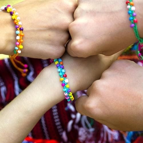Armbandskit för Barn med Pärlor och Tråd – Smyckespyssel multifärg