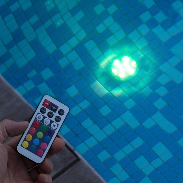 Undervattenslampa / Poolbelysning - Liten LED-lampa med RGB multifärg