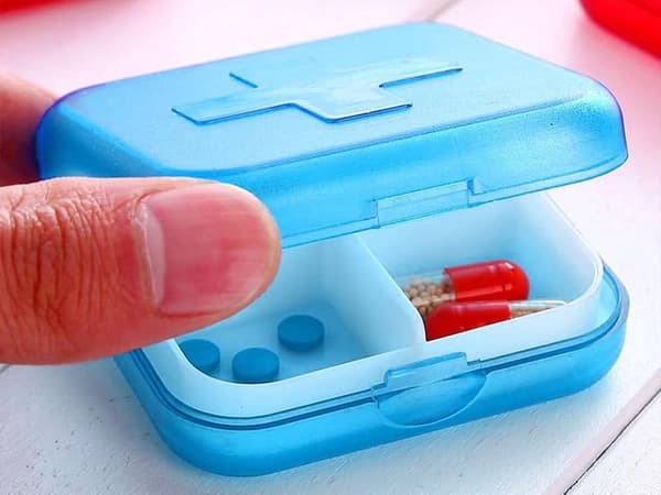 Behållare för medicin, kosttillskott, tabletter, resor, 4 fack Blue