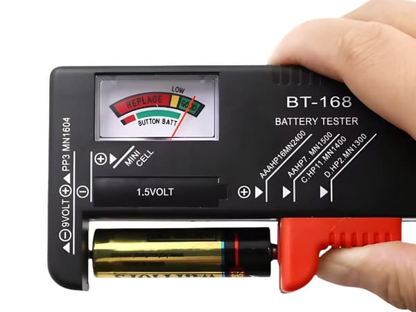 Batteritestare analog för AA AAA 9V C D