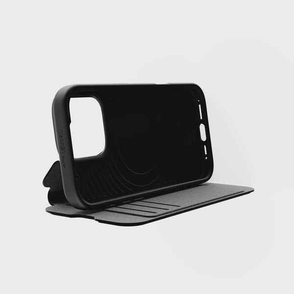 Tech21 Evo Lite Wallet iPhone 16 Pro Svart