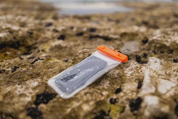 FIXED Float Vattentät Väska för Smartphones upp till 6.8" Blå