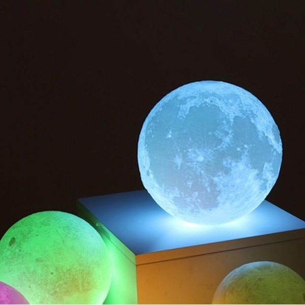 Lampe - Moon Lamp 15 cm / Nattlampe - Månelampe - Endrer farg Multicolor