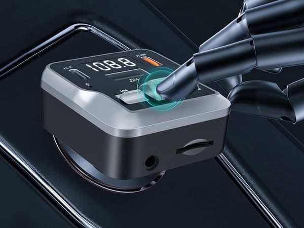 FM-sändare Bluetooth 5.3 - Biladapter med dubbla USB-C och SD-kort