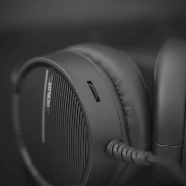 White Shark OCELOT On-Ear Gaming Headset Svart