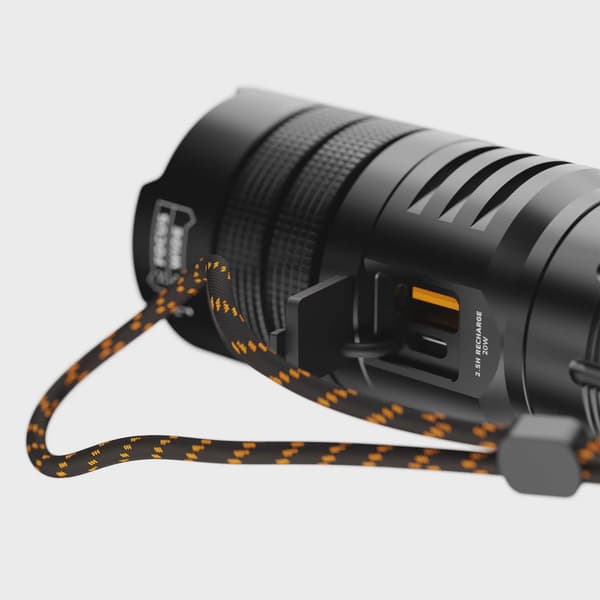 Xtorm Flashlight Power Bank 10.500 mAh USB-C PD20W Svart