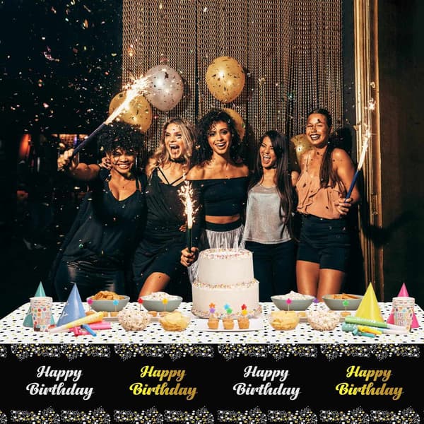 Bordsduk med Happy Birthday Text - 137x183 cm