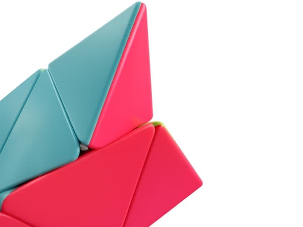 Pyramid speedcube