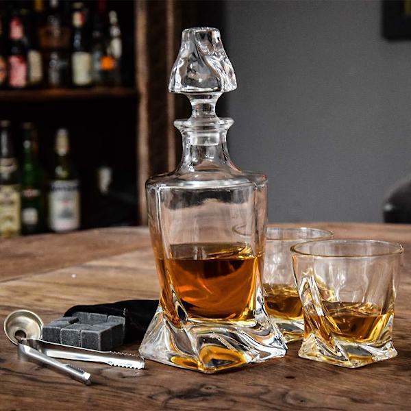 Twisted Karaffesæt - Whiskeyglas & Whiskysten – Whiskey Transparent