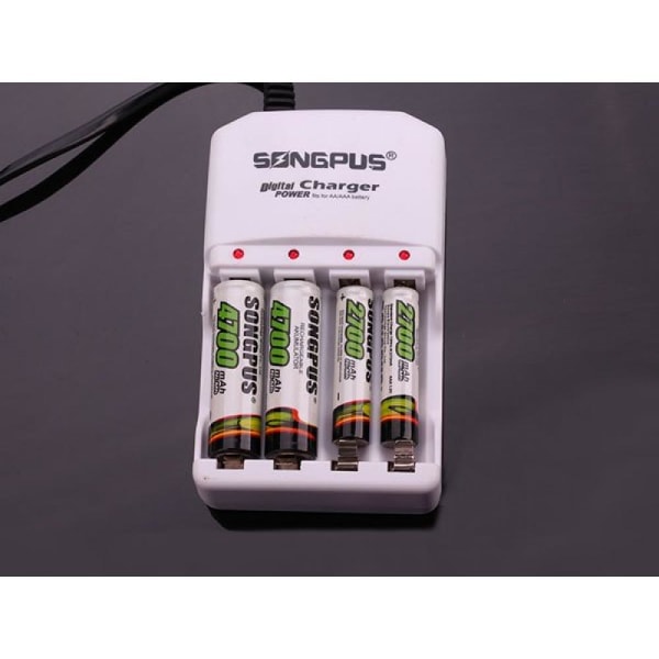 4x Batteriladdare / Laddare - AA & AAA Batterier Vit