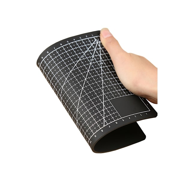 A5 Leikkuualusta – Itsekorjautuva (22x15 cm) Black