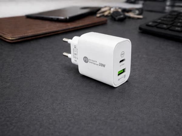 20W USB & USB-C väggladdare + 3-i-1 kabel iPhone