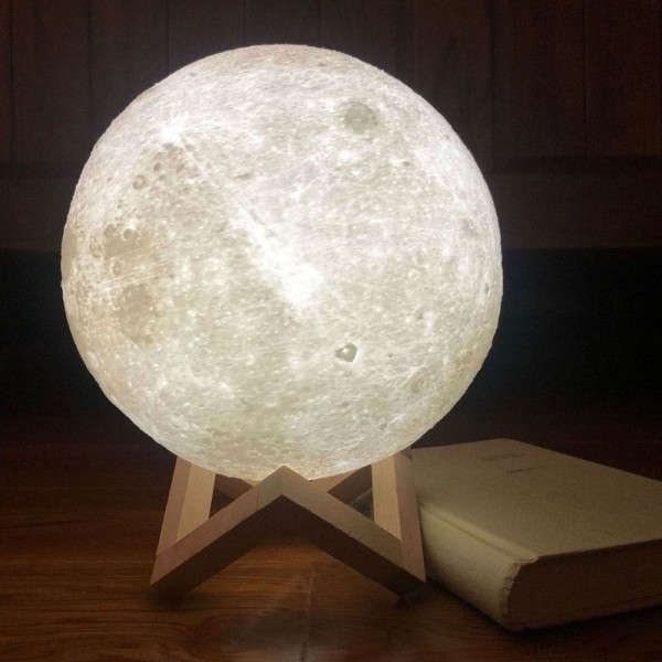Lampe - Moon Lamp 15 cm / Nattlampe - Månelampe - Endrer farg Multicolor