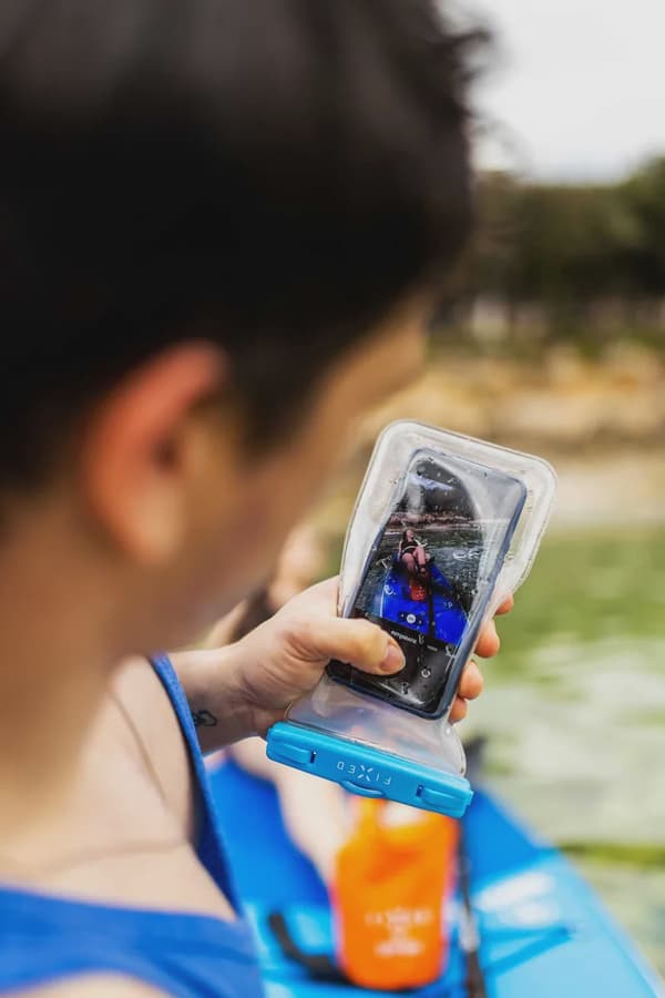 FIXED Float Vattentät Väska för Smartphones upp till 6.8" Blå