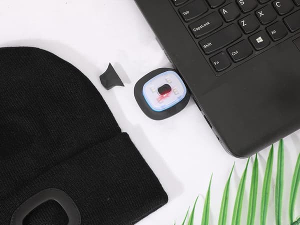 Vintermössa med LED - Svart USB, 3 ljuslägen