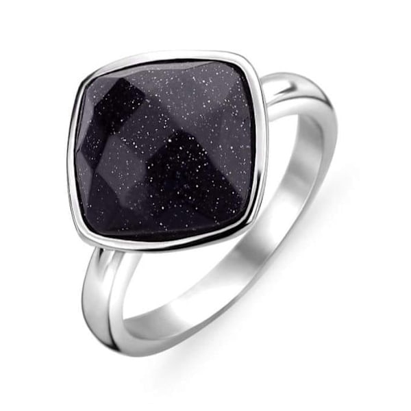 Victoria ring i silverfärg med svart sten