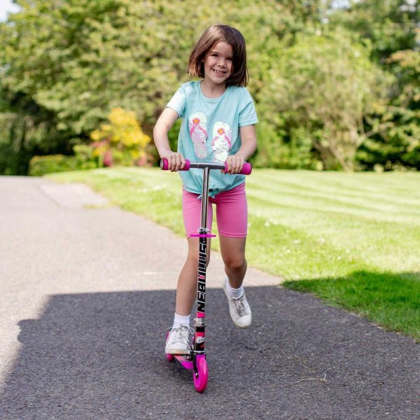 Sparkcykel / Kickbike för Barn - Scooter - Nebulus Pink Svart & Rosa